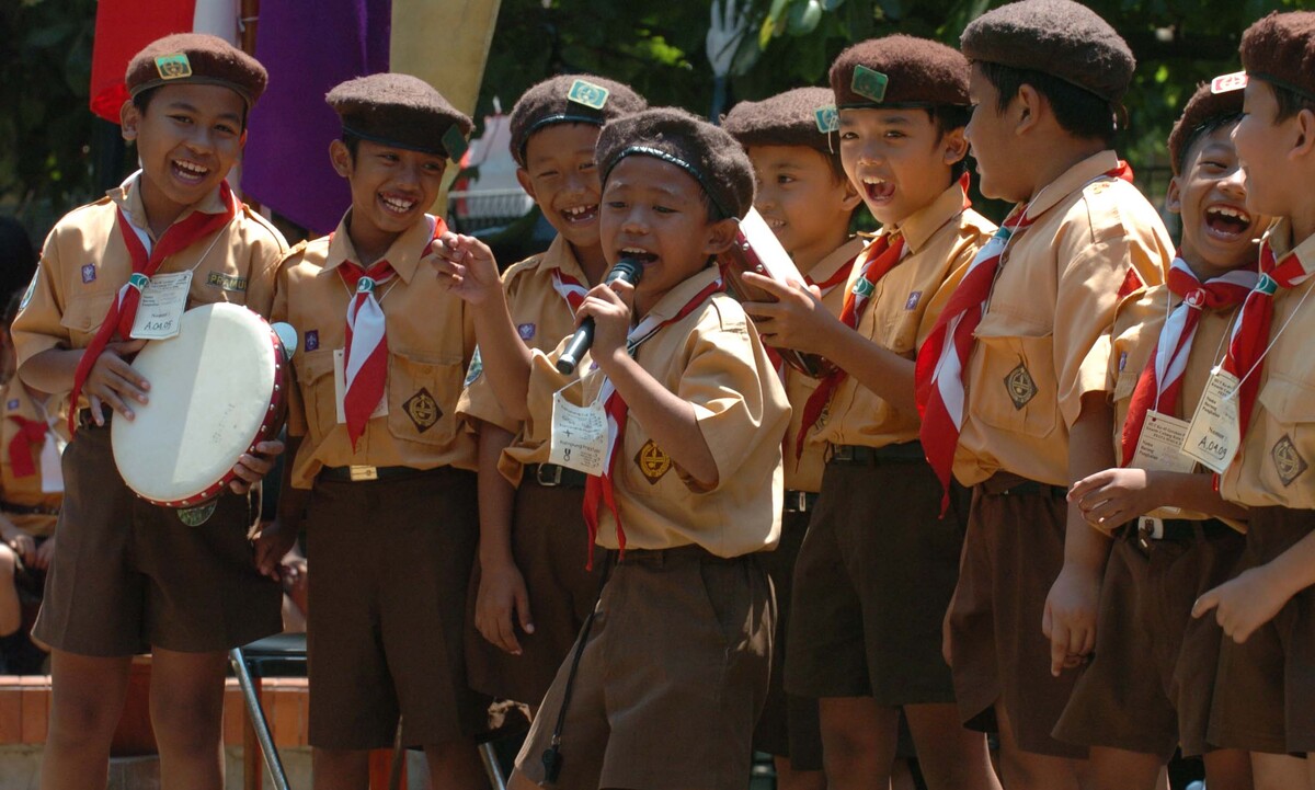 Menyelisik Biaya Seragam Sekolah Negeri yang ”Tinggi” - Kompas.id
