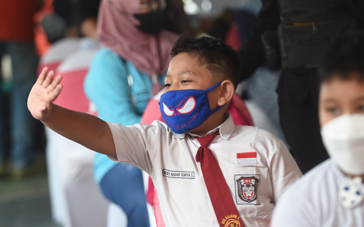 Menyelisik Biaya Seragam Sekolah Negeri yang ”Tinggi” - Kompas.id
