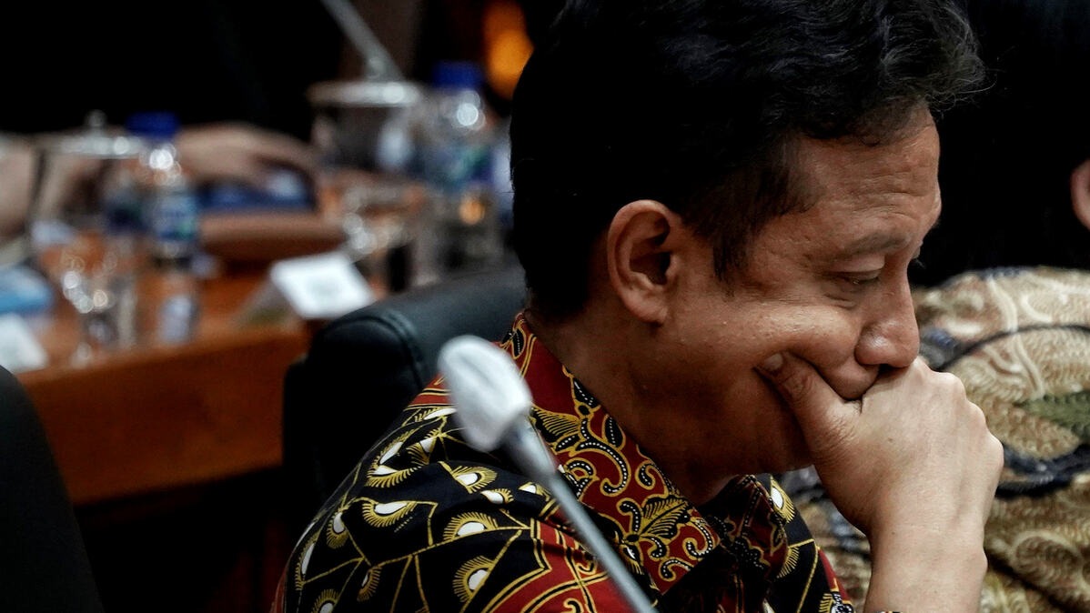 Mini kamera bilan suratga olingan, mushuk ichida Dick Porno beriladi