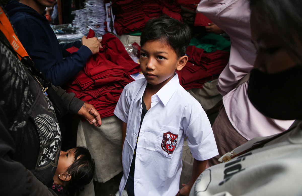 School Uniform Vendors Invaded by Buyers Kompas.id