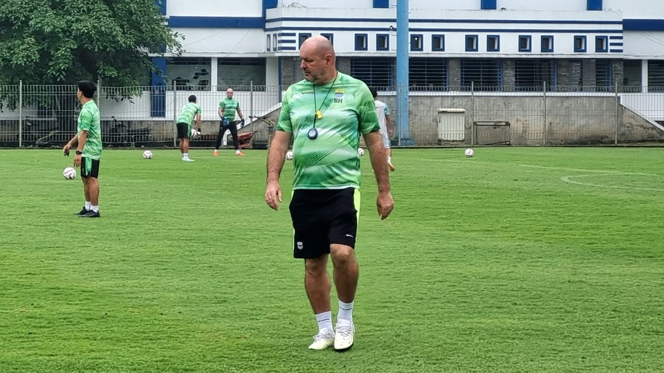 Ko‘kraklarim mashinada qaltirayapti.