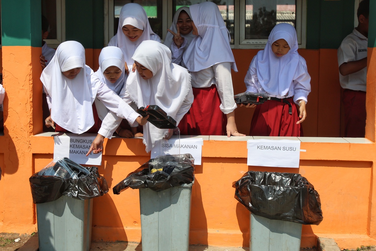 Waspadai Potensi Sampah Plastik dan Sisa Makanan Program Makan Bergizi