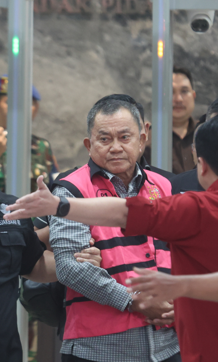 Potret resmi Lodewyk Pusung, bekas Wakil Ketua Badan Gizi Nasional.